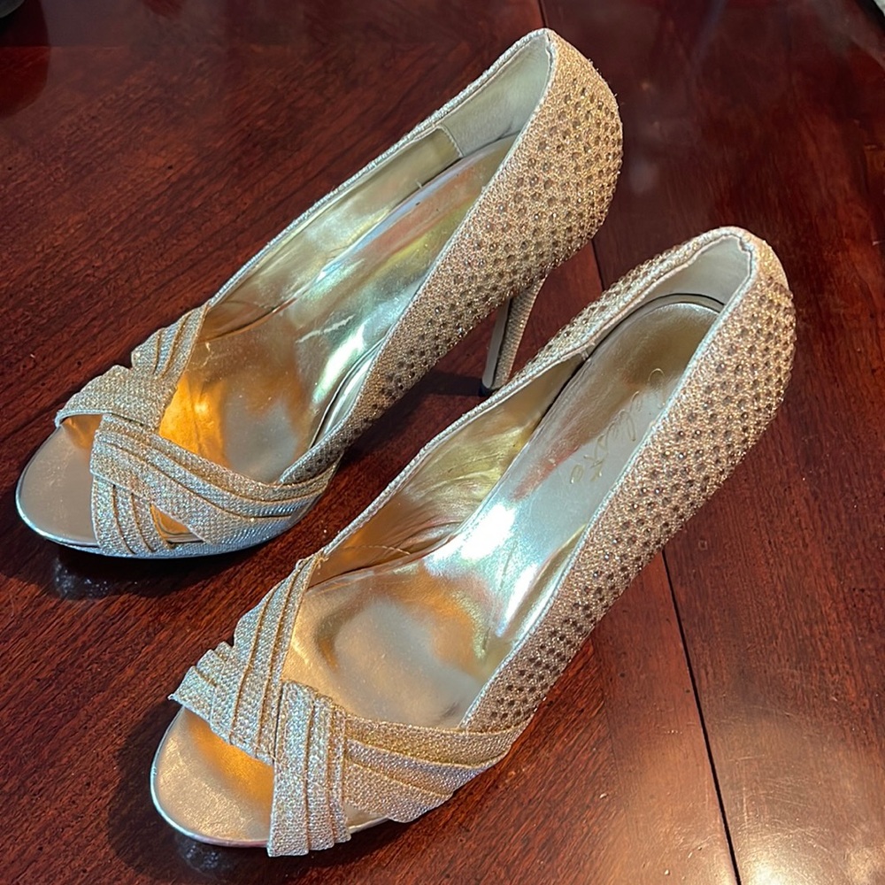 Gold open toe pumps. Brand Celeste.